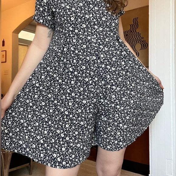 Vintage Express Flowy Floral Romper - Picture 4 of 8